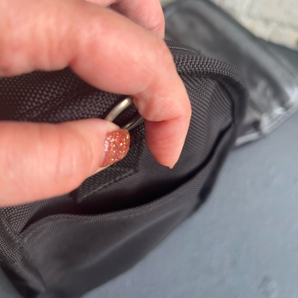 Swiss Army black travel bag. - Picture 7 of 15